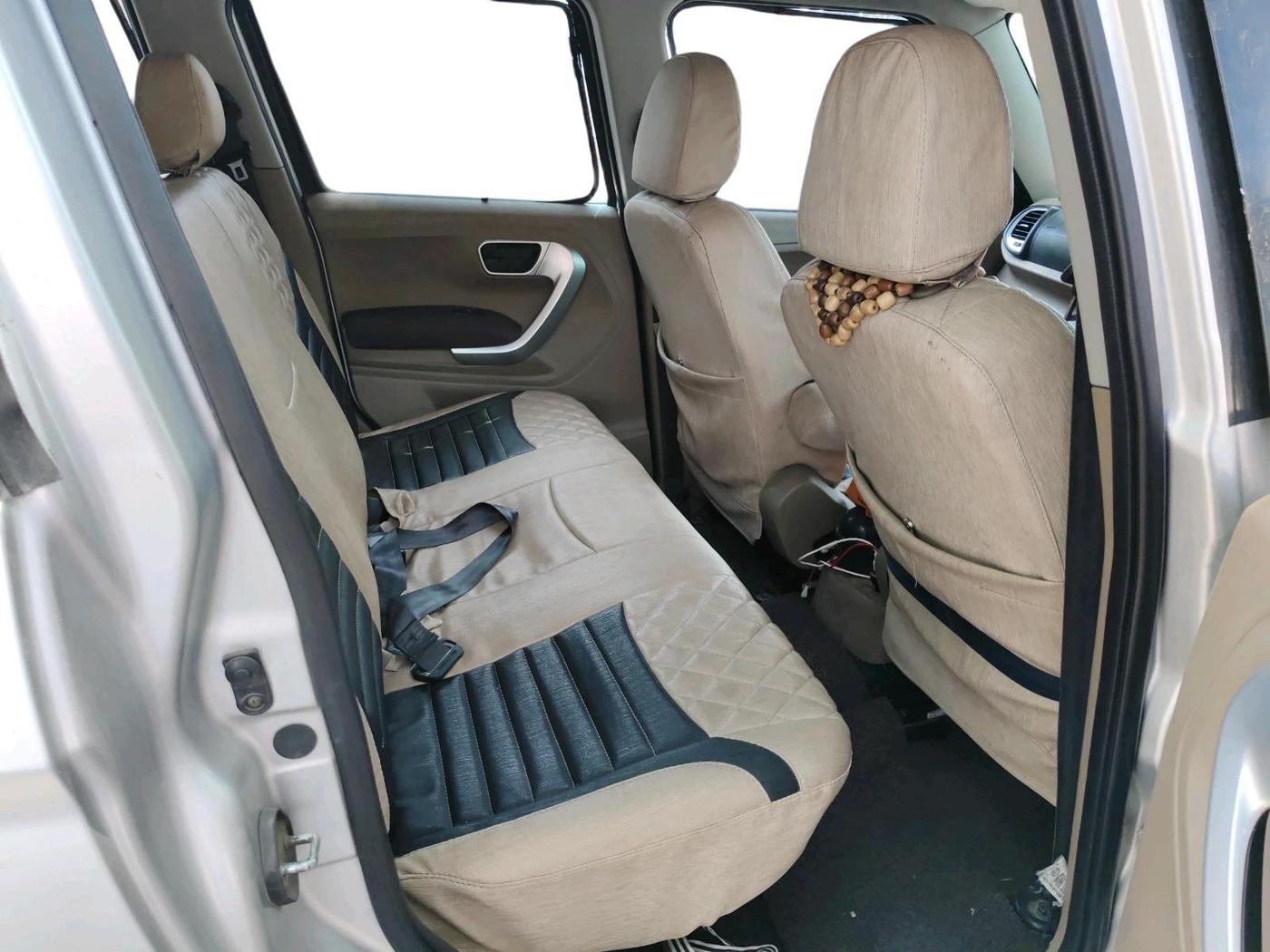2017 Mahindra TUV300 T8, Diesel, Manual, 1,11,586 km, interior