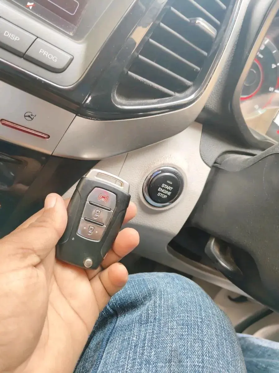 2020 Mahindra XUV300 W8 1.5 DIESEL, Diesel, Manual, 1,19,466 km, interior