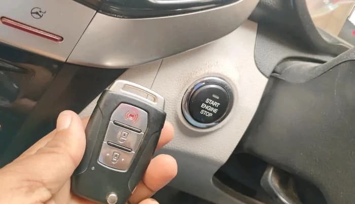 2020 Mahindra XUV300 W8 1.5 DIESEL, Diesel, Manual, 1,19,466 km, interior