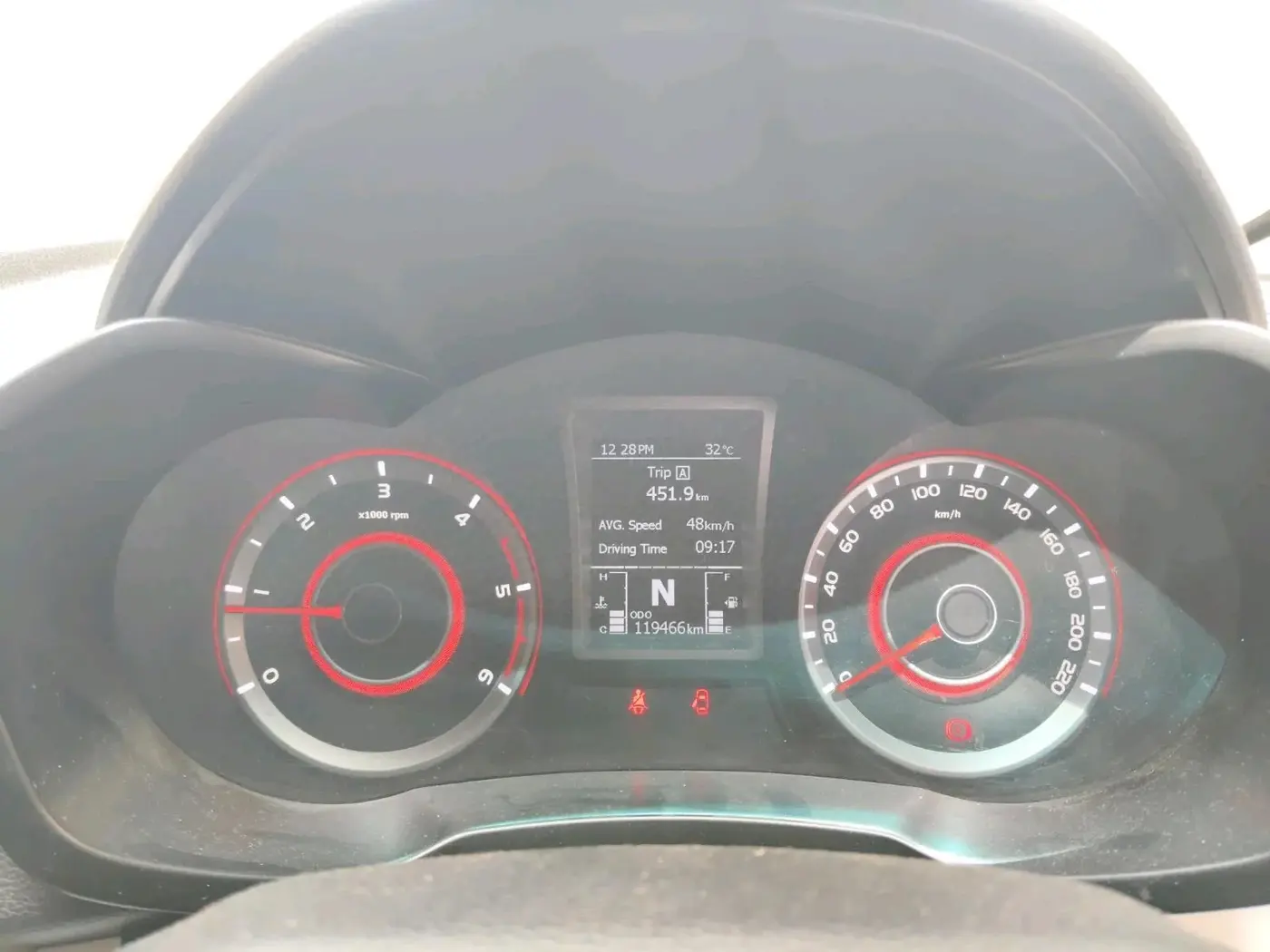 2020 Mahindra XUV300 W8 1.5 DIESEL, Diesel, Manual, 1,19,466 km, interior