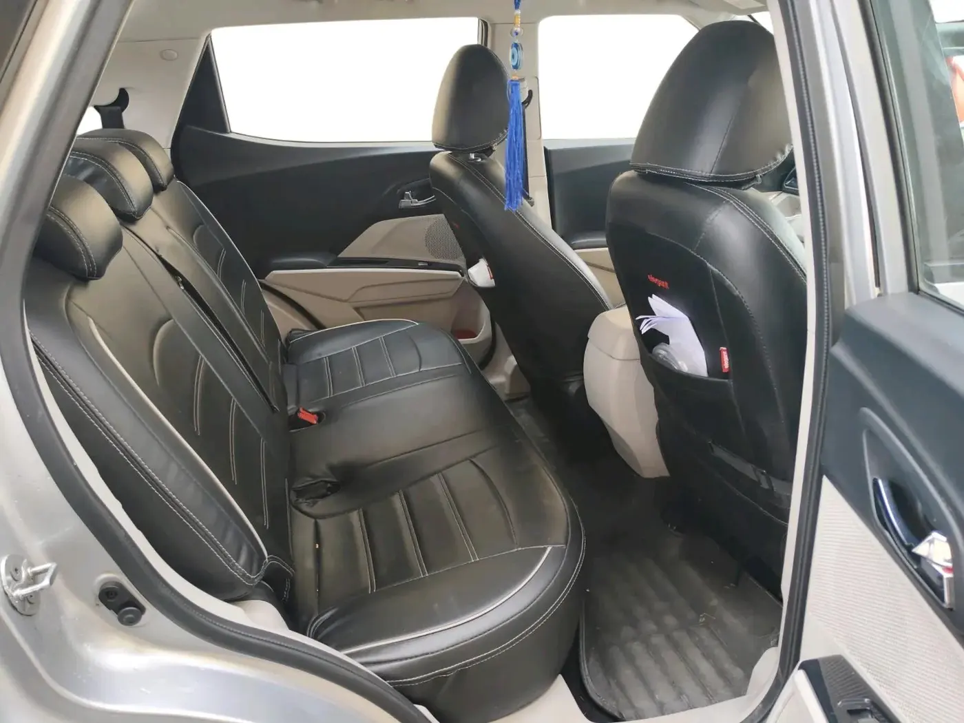 2020 Mahindra XUV300 W8 1.5 DIESEL, Diesel, Manual, 1,19,466 km, interior