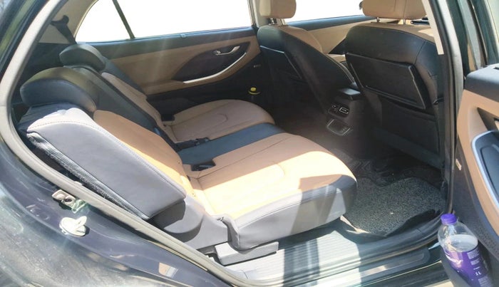 2025 Hyundai ALCAZAR Platinum 7 STR 1.5 Turbo GDi Petrol MT, Petrol, Manual, 5,457 km, interior