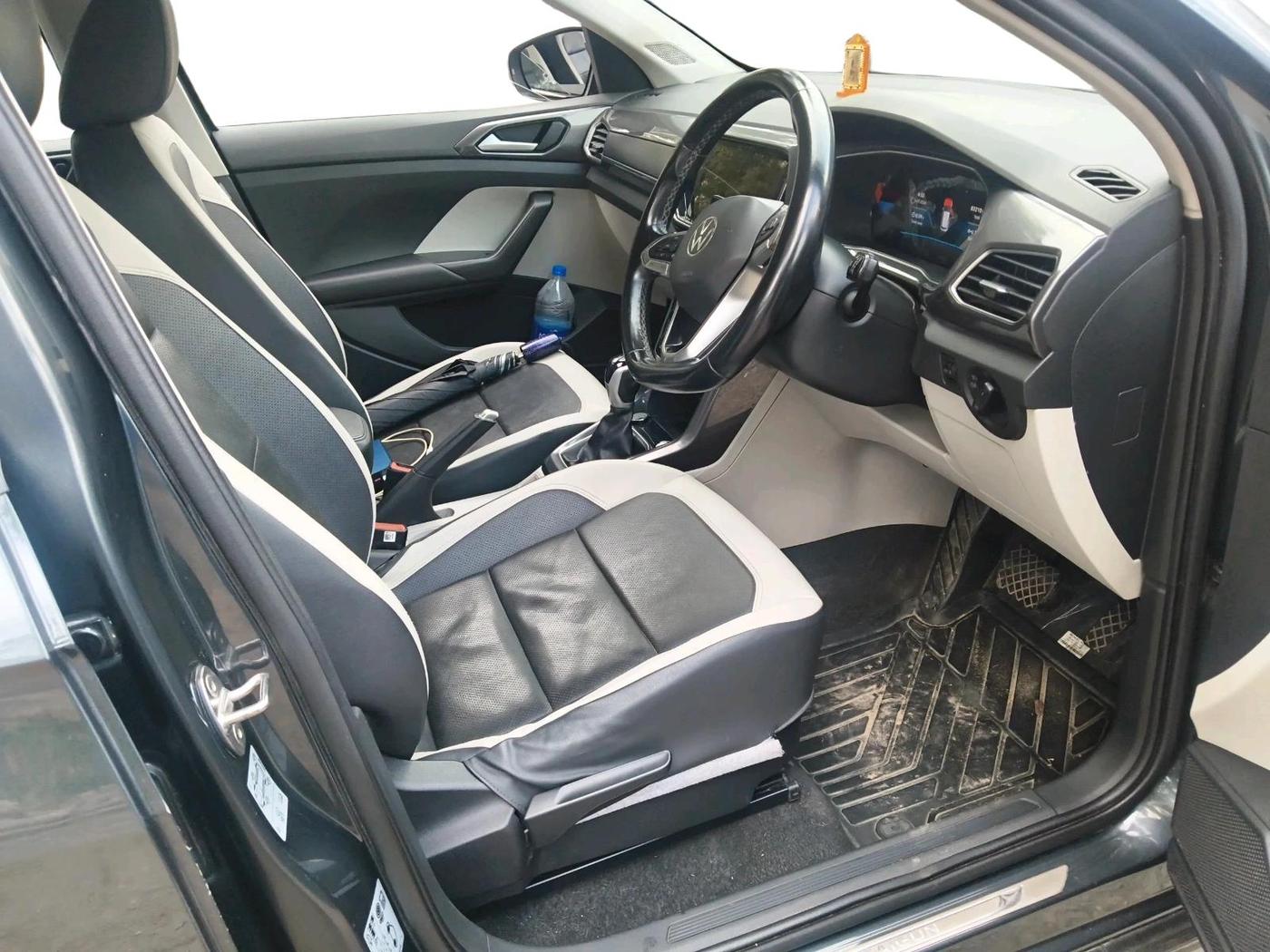 2022 Volkswagen TAIGUN TOPLINE 1.0 TSI AT, Petrol, Automatic, 83,210 km, interior