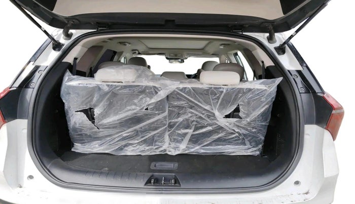 2024 Mahindra XUV700 AX 7 LUXURY D AT 7 STR, Diesel, Automatic, 32,154 km, exterior