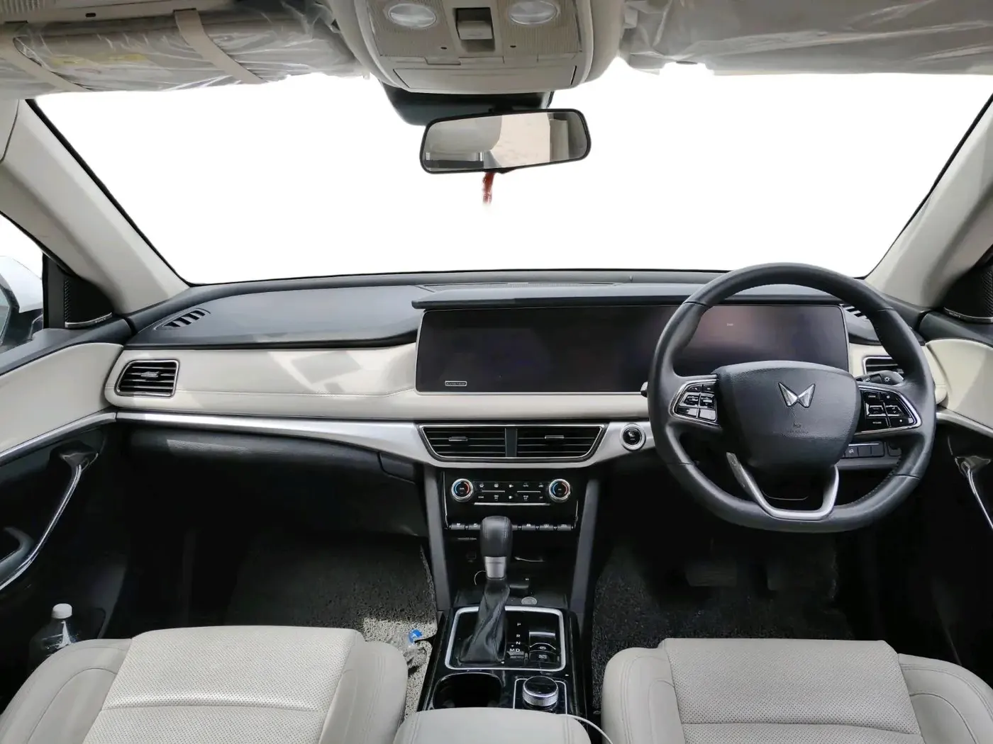 2024 Mahindra XUV700 AX 7 LUXURY D AT 7 STR, Diesel, Automatic, 32,154 km, interior