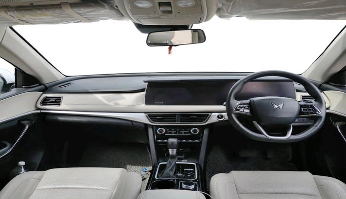 2024 Mahindra XUV700 AX 7 LUXURY D AT 7 STR, Diesel, Automatic, 32,154 km, interior