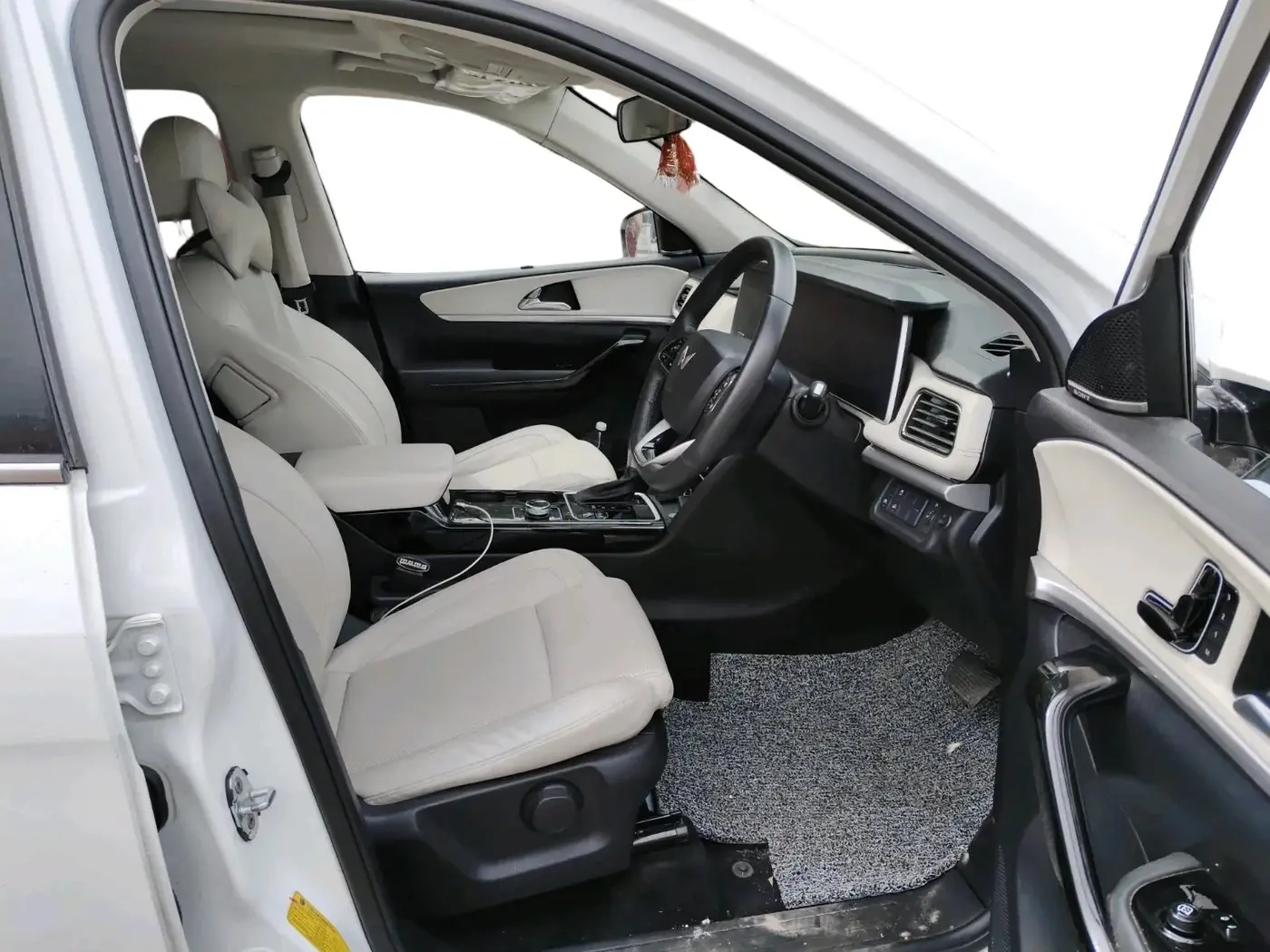 2024 Mahindra XUV700 AX 7 LUXURY D AT 7 STR, Diesel, Automatic, 32,154 km, interior
