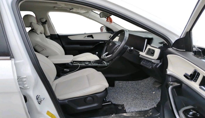 2024 Mahindra XUV700 AX 7 LUXURY D AT 7 STR, Diesel, Automatic, 32,154 km, interior