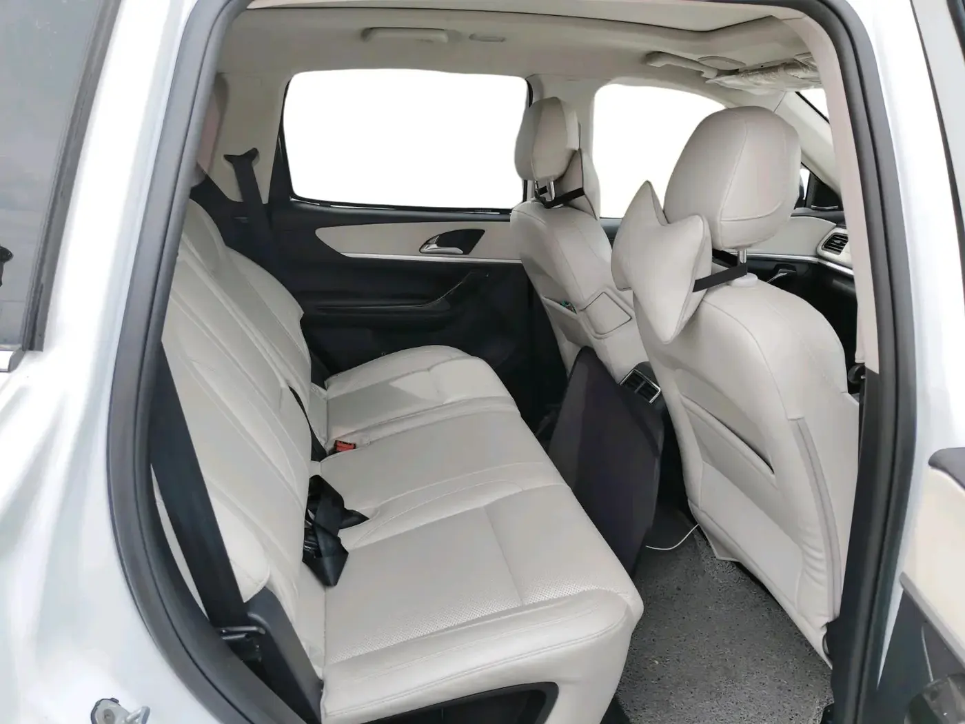 2024 Mahindra XUV700 AX 7 LUXURY D AT 7 STR, Diesel, Automatic, 32,154 km, interior