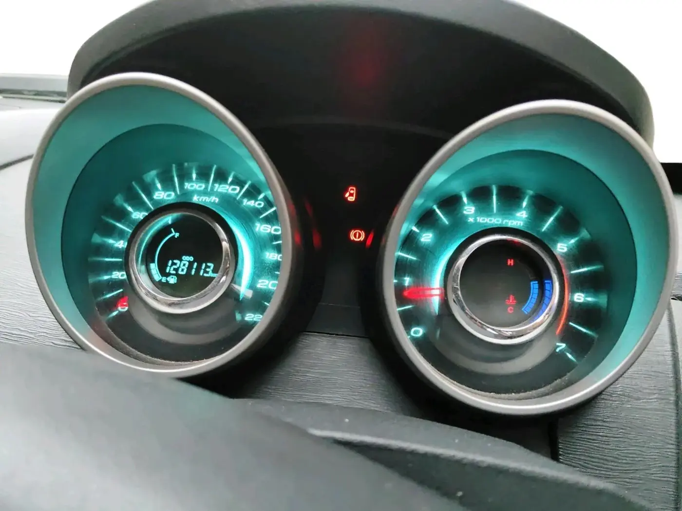 2015 Mahindra XUV500 W6, Diesel, Manual, 1,28,113 km, interior