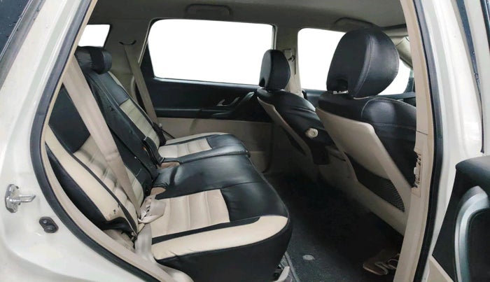 2015 Mahindra XUV500 W6, Diesel, Manual, 1,28,113 km, interior