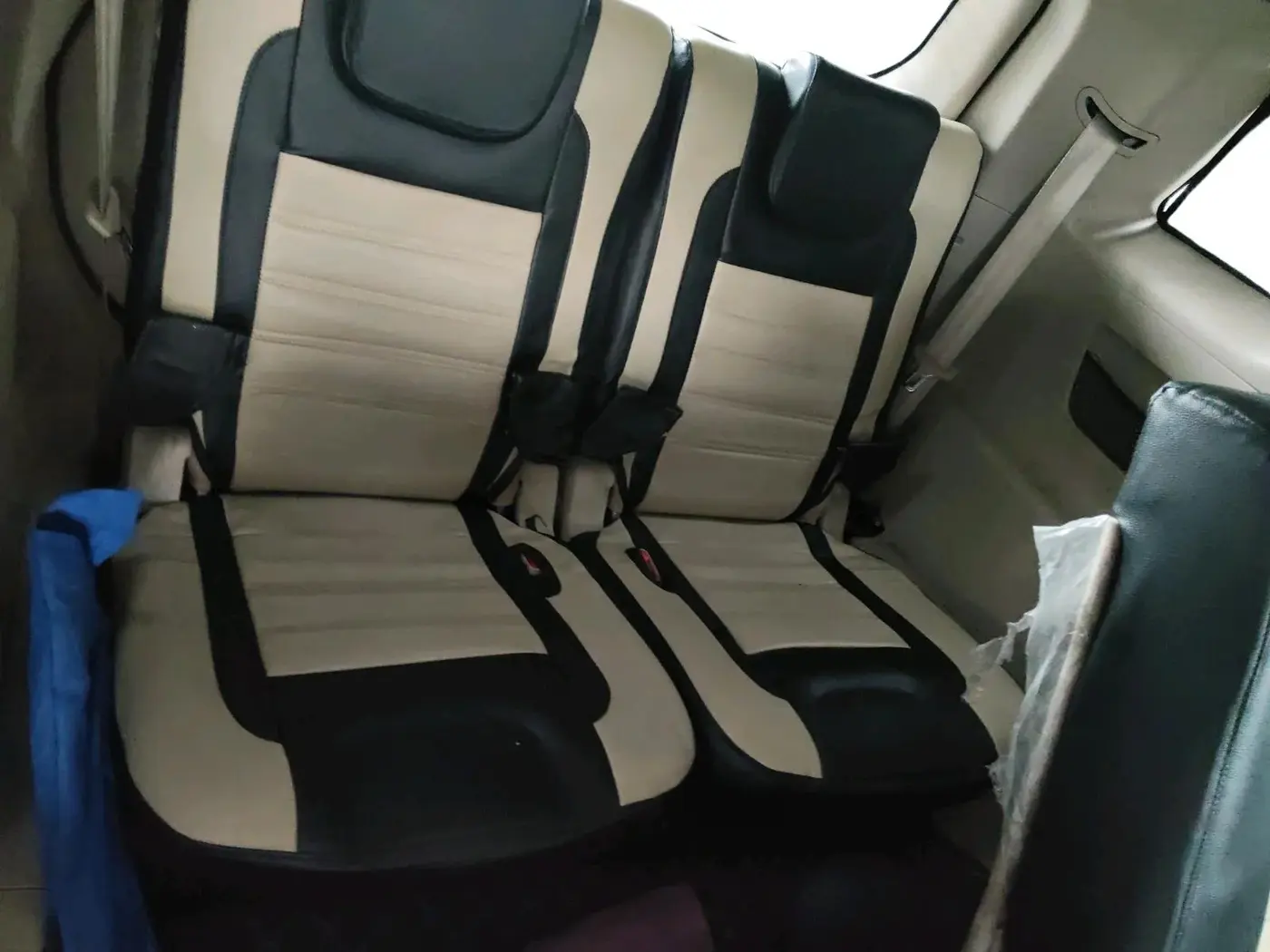 2015 Mahindra XUV500 W6, Diesel, Manual, 1,28,113 km, interior