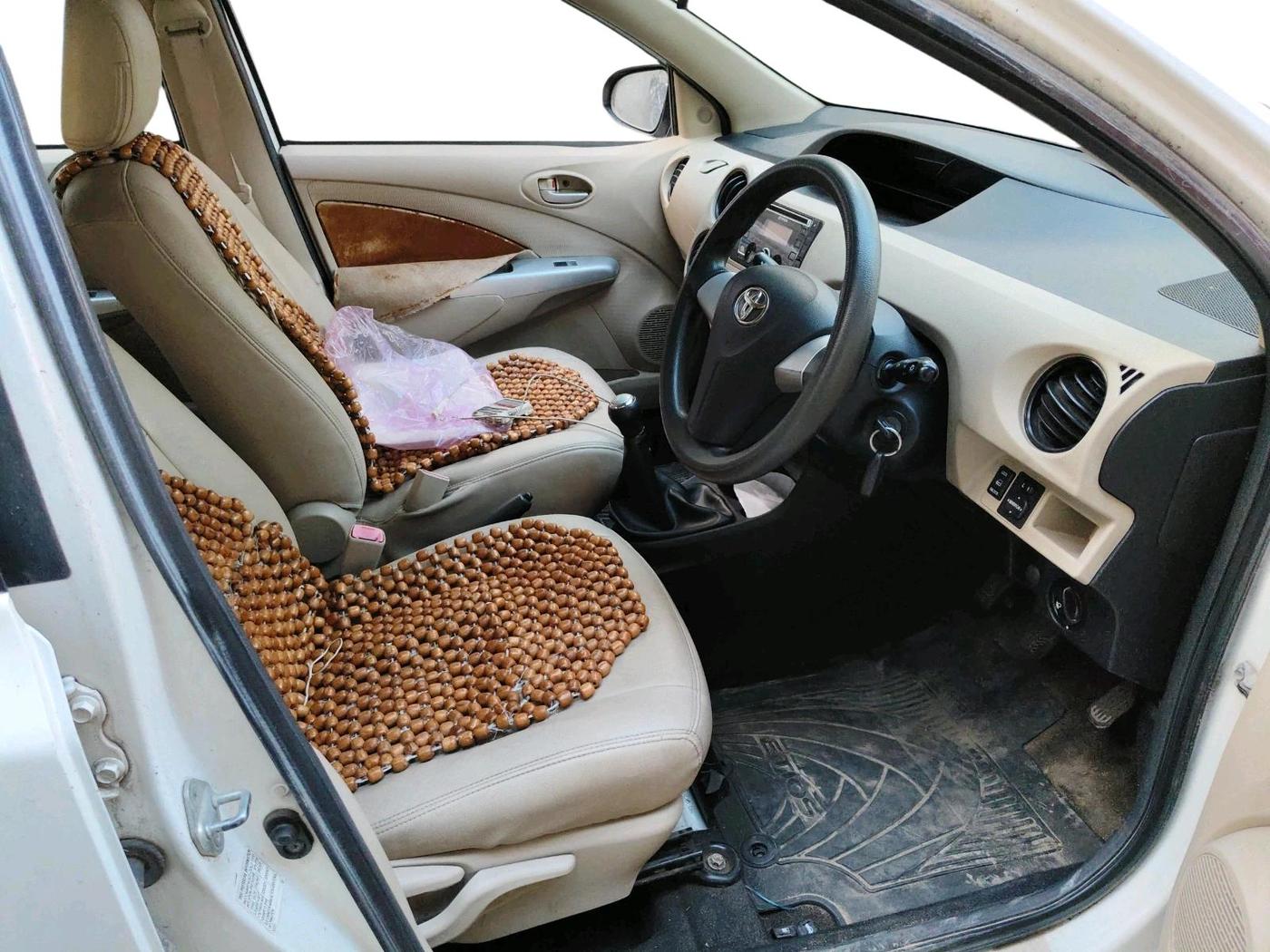 2017 Toyota Etios V PLATINUM, Petrol, Manual, 69,451 km, interior