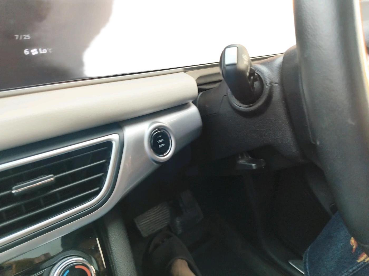 2023 Mahindra XUV700 AX 7 LUXURY P AT 7 STR, Petrol, Automatic, 48,842 km, interior