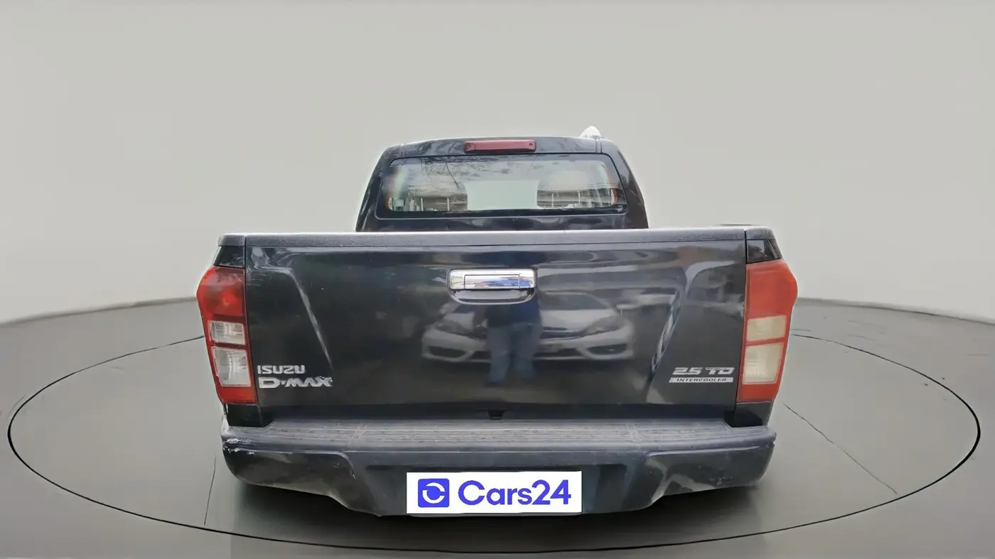 2017 ISUZU D-Max V Cross 4*4 MT, Diesel, Manual, 1,18,500 km, exterior
