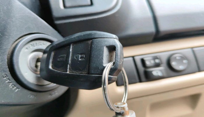 2017 ISUZU D-Max V Cross 4*4 MT, Diesel, Manual, 1,18,260 km, interior