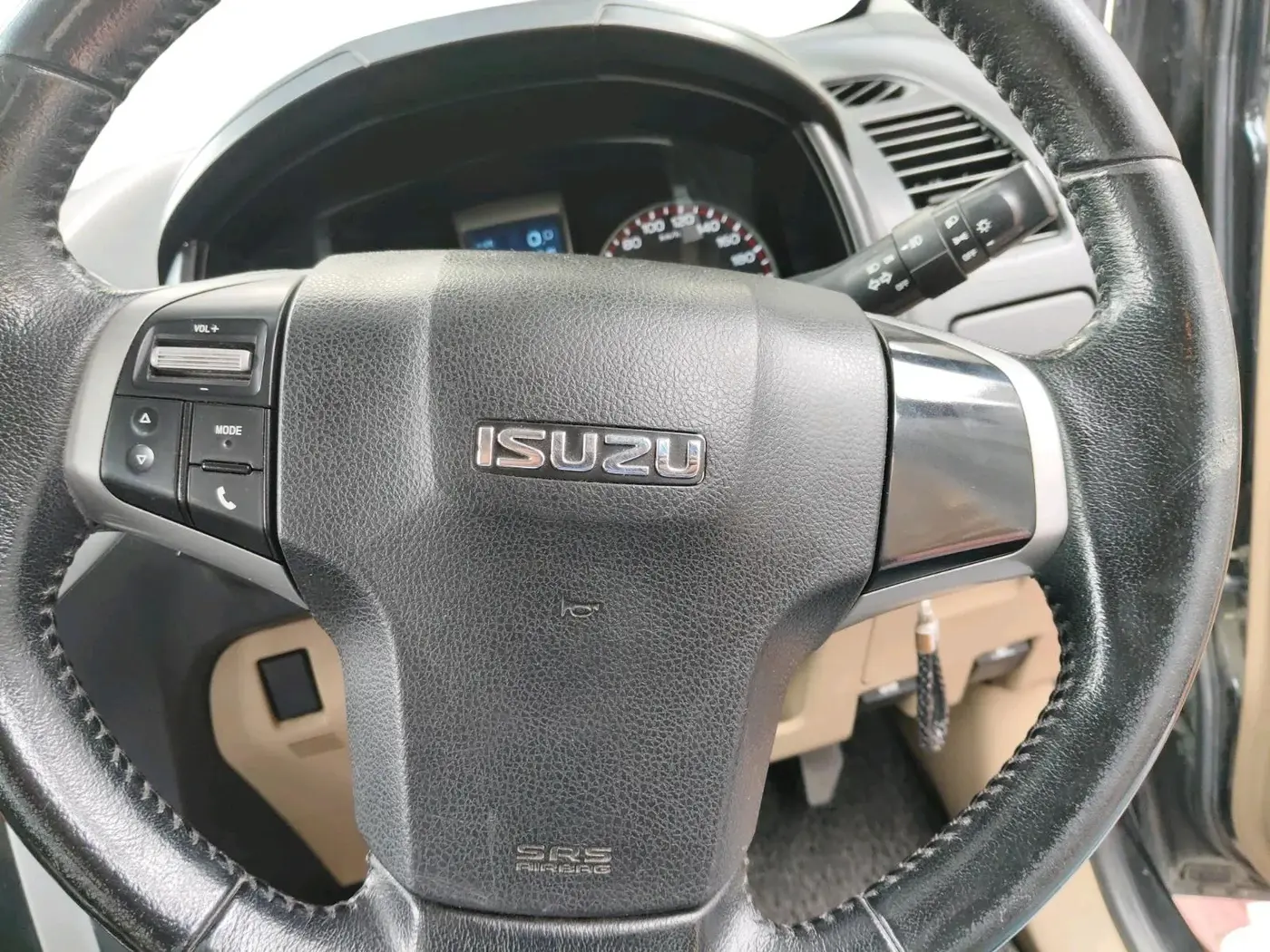 2017 ISUZU D-Max V Cross 4*4 MT, Diesel, Manual, 1,18,500 km, interior