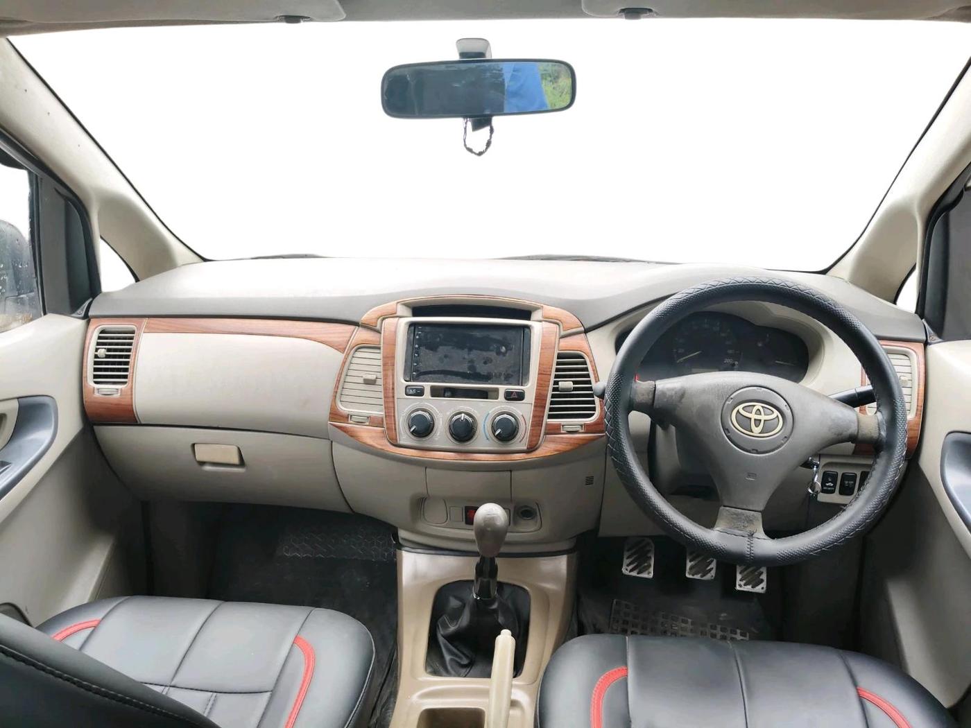 2013 Toyota Innova 2.5 G 7 STR, Diesel, Manual, 2,74,625 km, interior