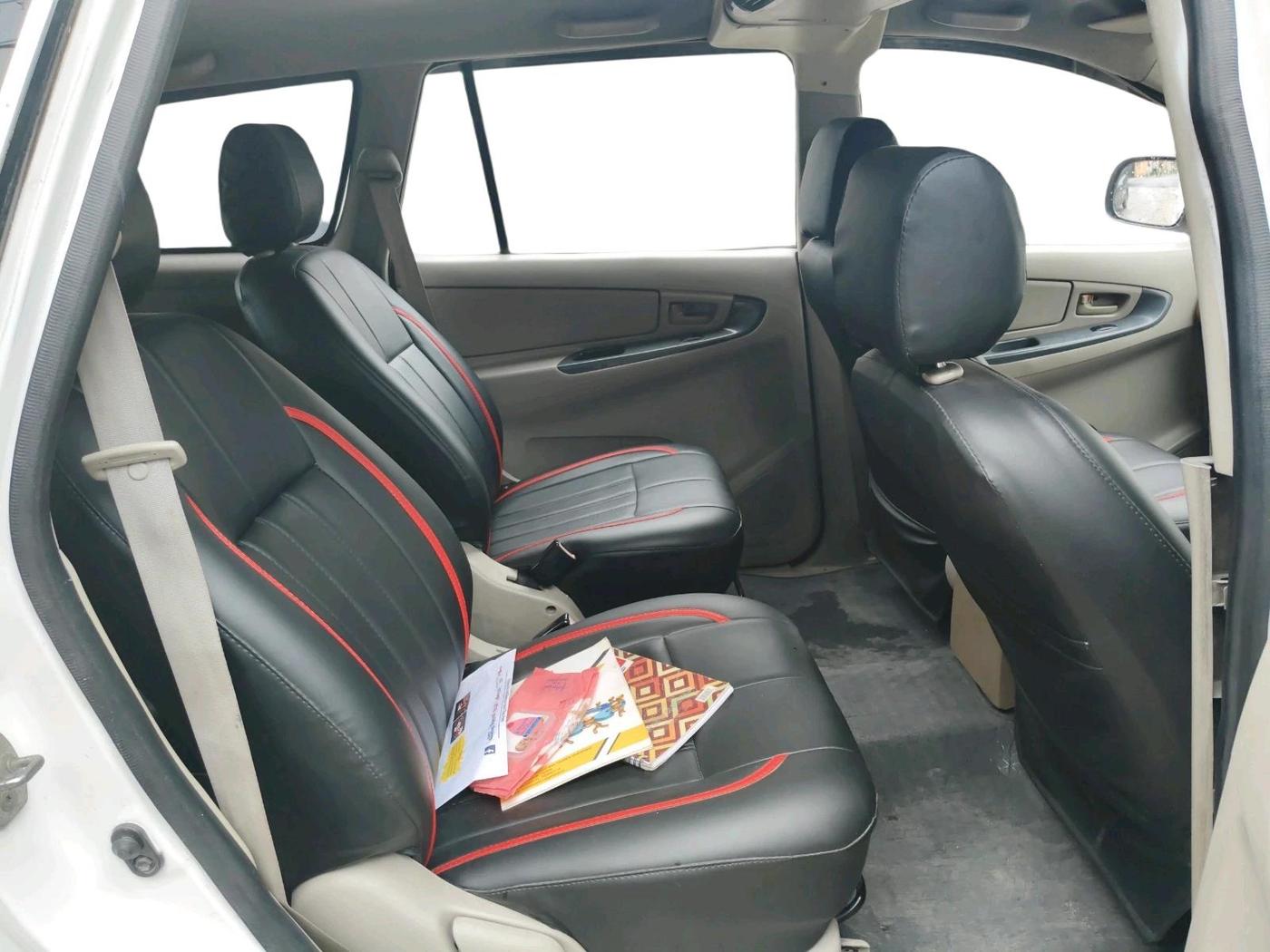 2013 Toyota Innova 2.5 G 7 STR, Diesel, Manual, 2,74,625 km, interior