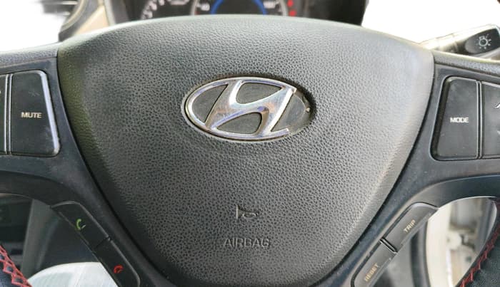 2016 Hyundai Grand i10 SPORTZ 1.2 KAPPA VTVT, Petrol, Manual, 1,80,683 km, interior