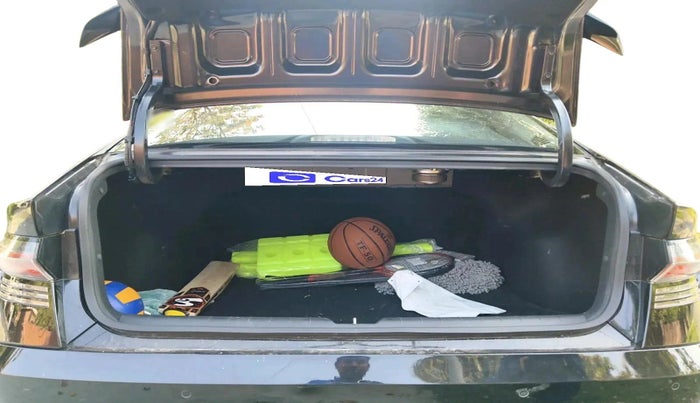 2025 Hyundai Verna SX (O) 1.5 MPI MT, Petrol, Manual, 3,158 km, exterior