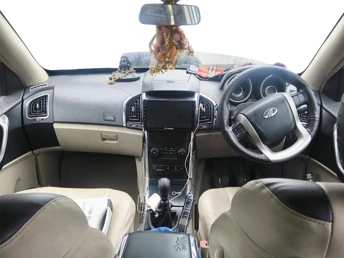 2015 Mahindra XUV500 W6, Diesel, Manual, 1,81,389 km, interior