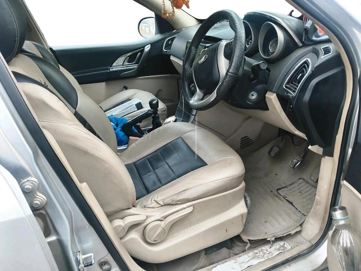 2015 Mahindra XUV500 W6, Diesel, Manual, 1,81,389 km, interior