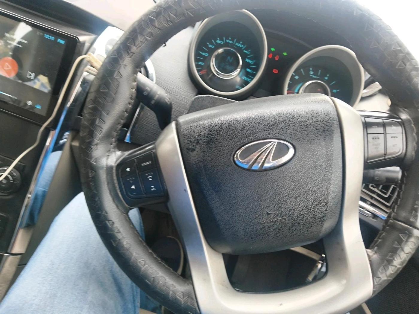 2015 Mahindra XUV500 W6, Diesel, Manual, 1,81,389 km, interior
