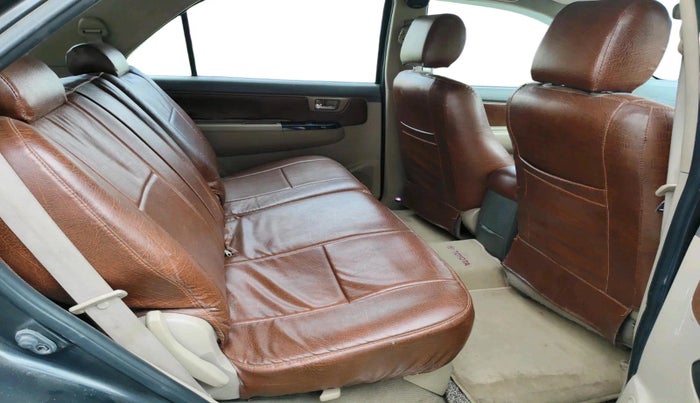 2012 Toyota Fortuner 3.0 4X4 MT, Diesel, Manual, 1,84,324 km, interior