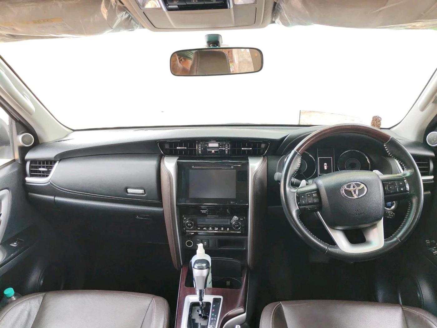 2017 Toyota Fortuner 2.8 4X2 AT, Diesel, Automatic, 42,997 km, interior