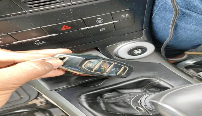 2016 Mahindra XUV500 W8, Diesel, Manual, 83,632 km, interior