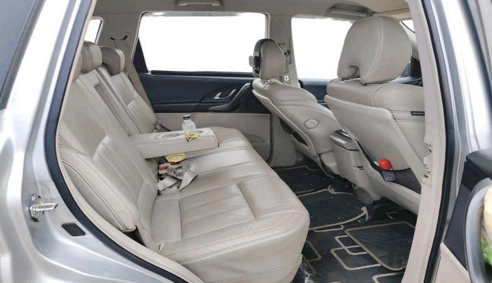 2016 Mahindra XUV500 W8, Diesel, Manual, 83,632 km, interior