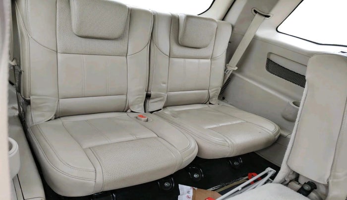 2016 Mahindra XUV500 W8, Diesel, Manual, 83,632 km, interior