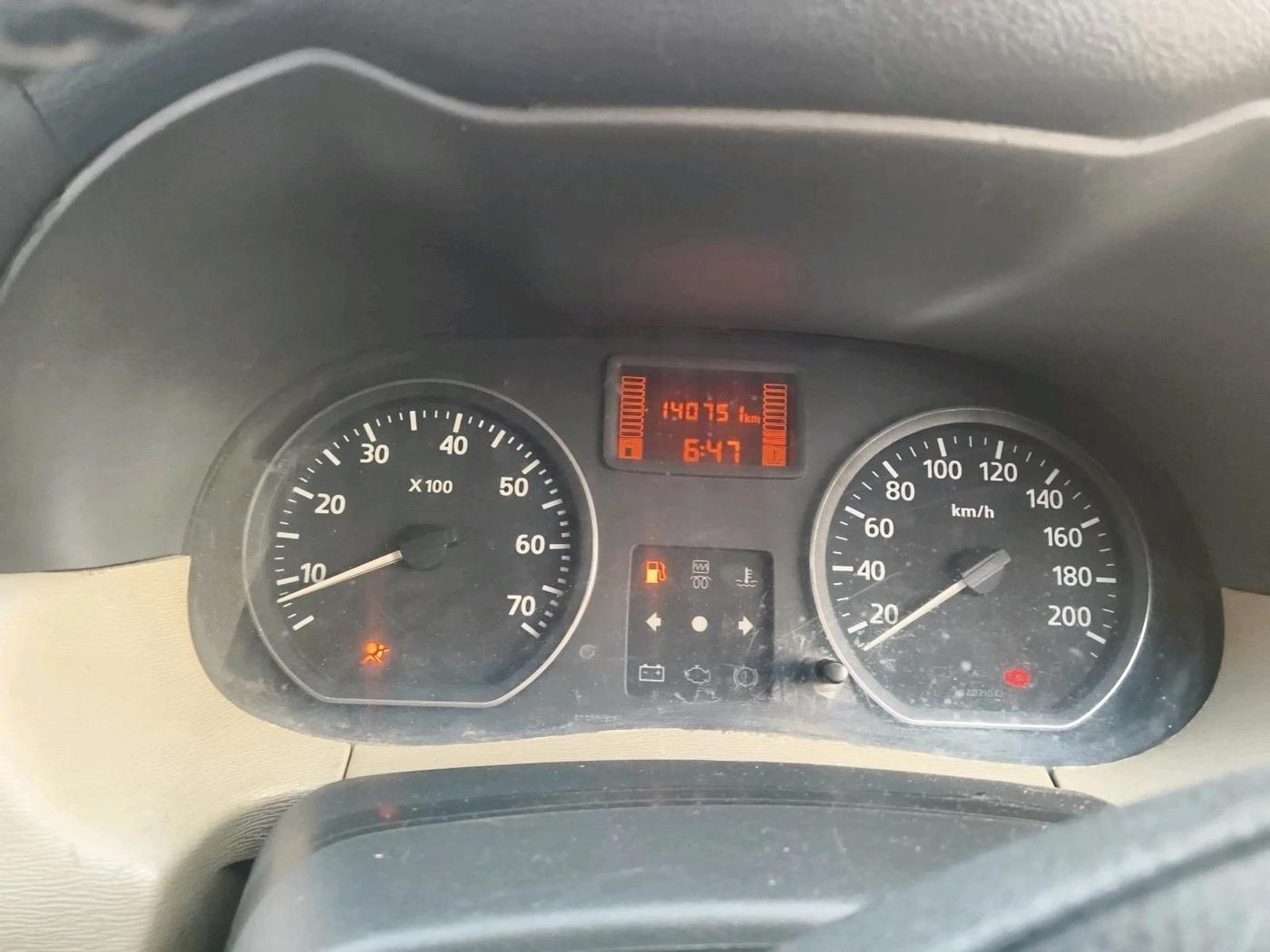 2013 Nissan Terrano XV D THP 110 PS, Diesel, Manual, 1,40,751 km, interior