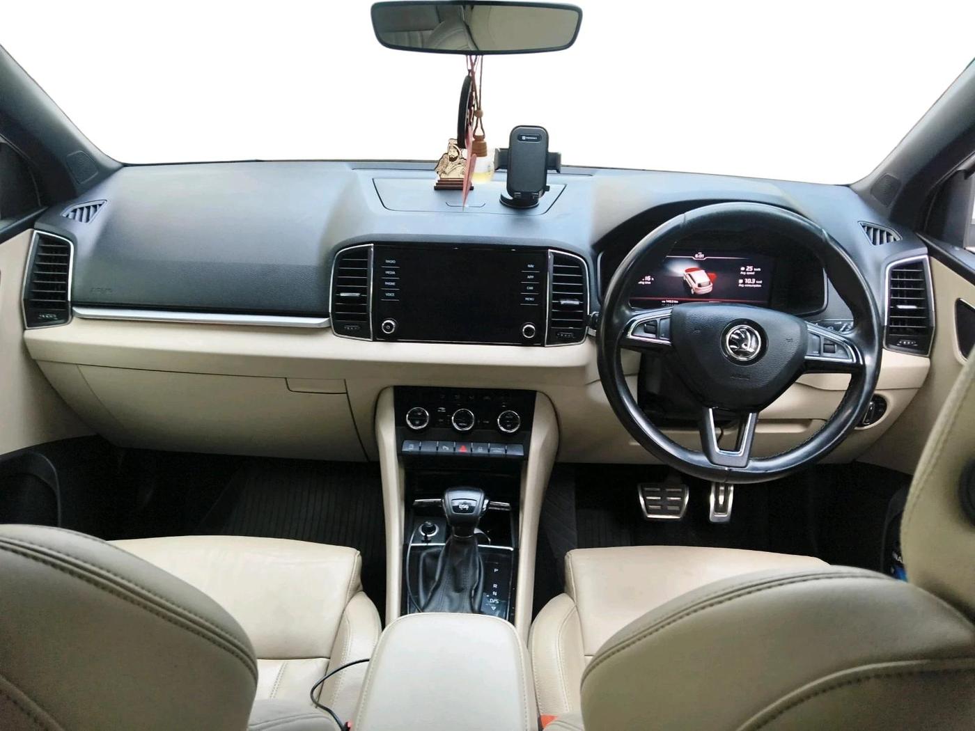 2020 Skoda Karoq STYLE 1.5 TSI AT, Petrol, Automatic, 1,05,587 km, interior