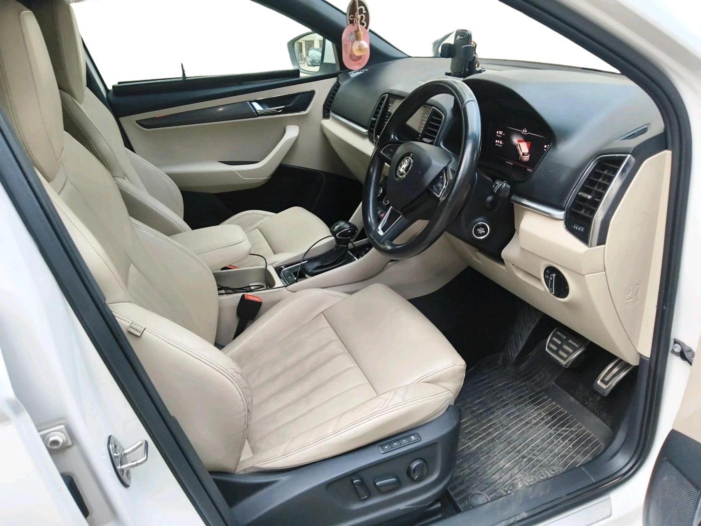 2020 Skoda Karoq STYLE 1.5 TSI AT, Petrol, Automatic, 1,05,587 km, interior