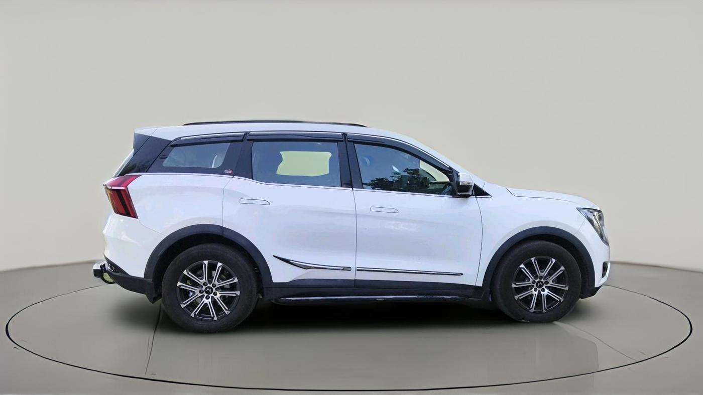 2024 Mahindra XUV700 AX 7 D AT 7 STR, Diesel, Automatic, 26,672 km, exterior