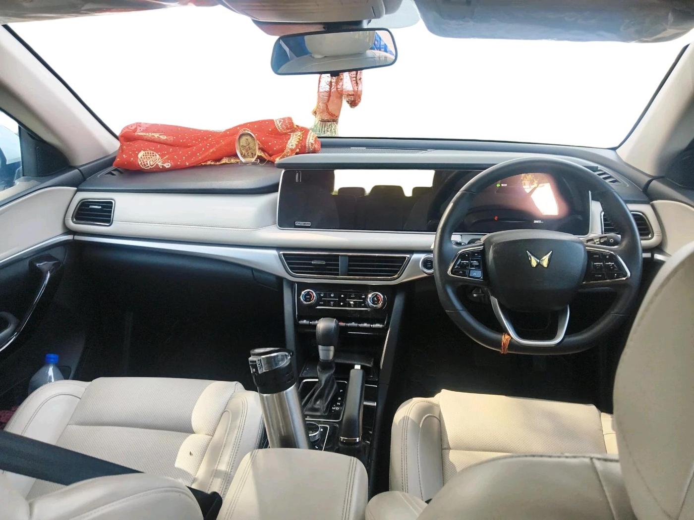 2024 Mahindra XUV700 AX 7 D AT 7 STR, Diesel, Automatic, 26,672 km, interior