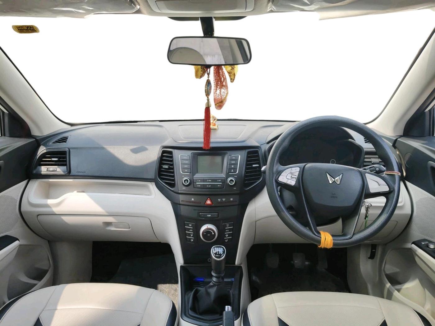 2022 Mahindra XUV300 W6 1.5 Sunroof Diesel, Diesel, Manual, 17,000 km, interior