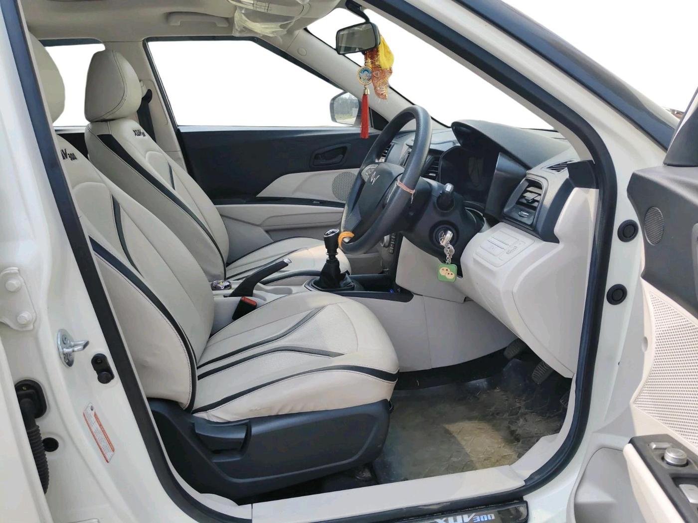 2022 Mahindra XUV300 W6 1.5 Sunroof Diesel, Diesel, Manual, 17,000 km, interior