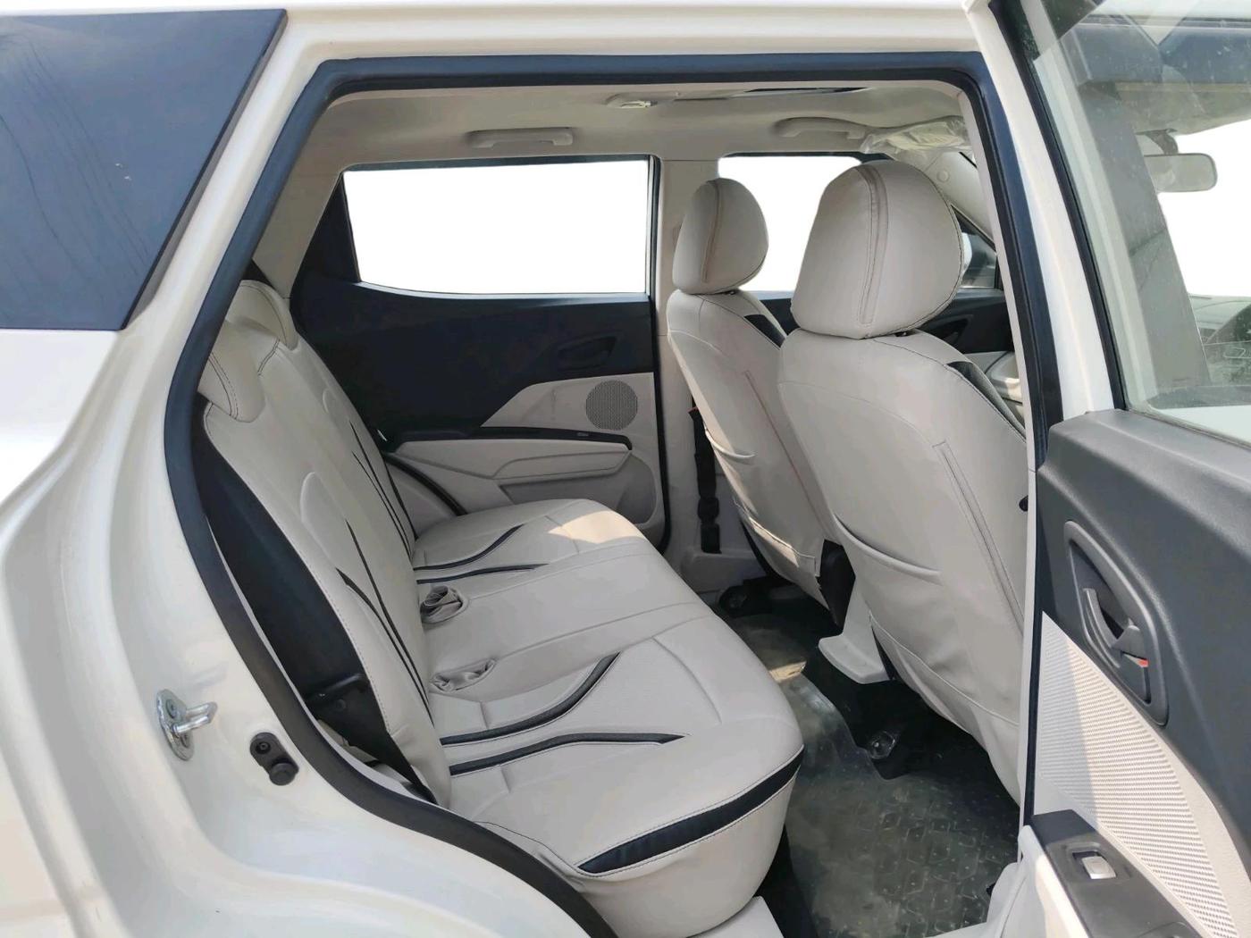 2022 Mahindra XUV300 W6 1.5 Sunroof Diesel, Diesel, Manual, 17,000 km, interior