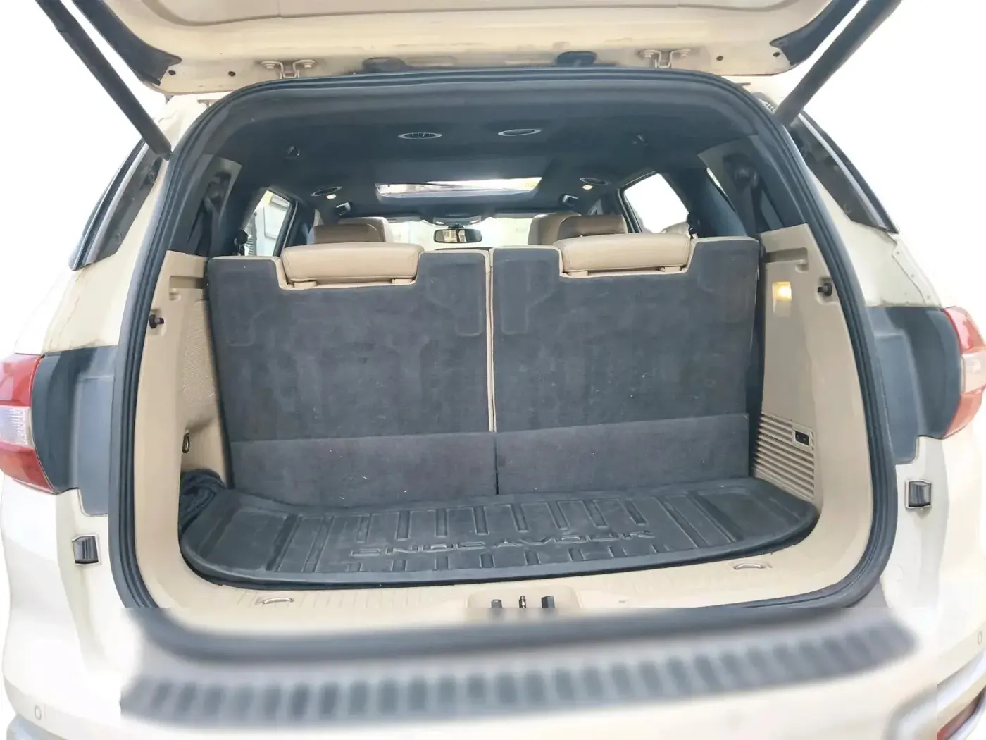 2018 Ford Endeavour TITANIUM 3.2 4X4 AT, Diesel, Automatic, 1,64,642 km, exterior