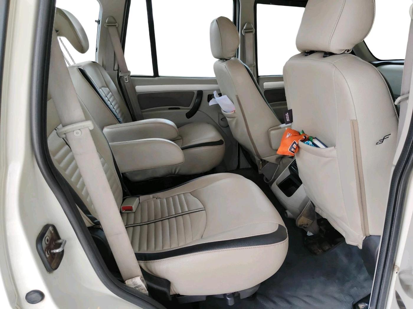 2017 Mahindra Scorpio S10 1.99 INTELLI-HYBRID, Diesel, Manual, 1,03,022 km, interior