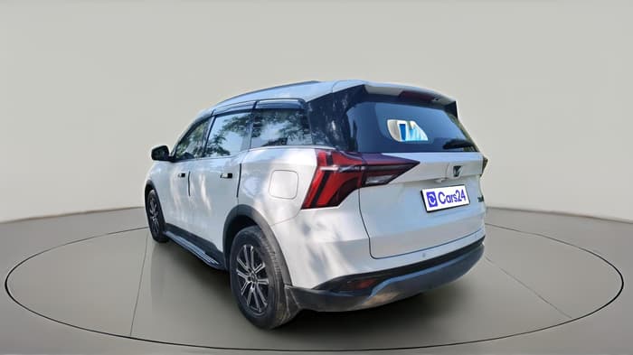 2022 Mahindra XUV700 AX 7 LUXURY P AT 7 STR, Petrol, Automatic, 1,24,007 km, exterior