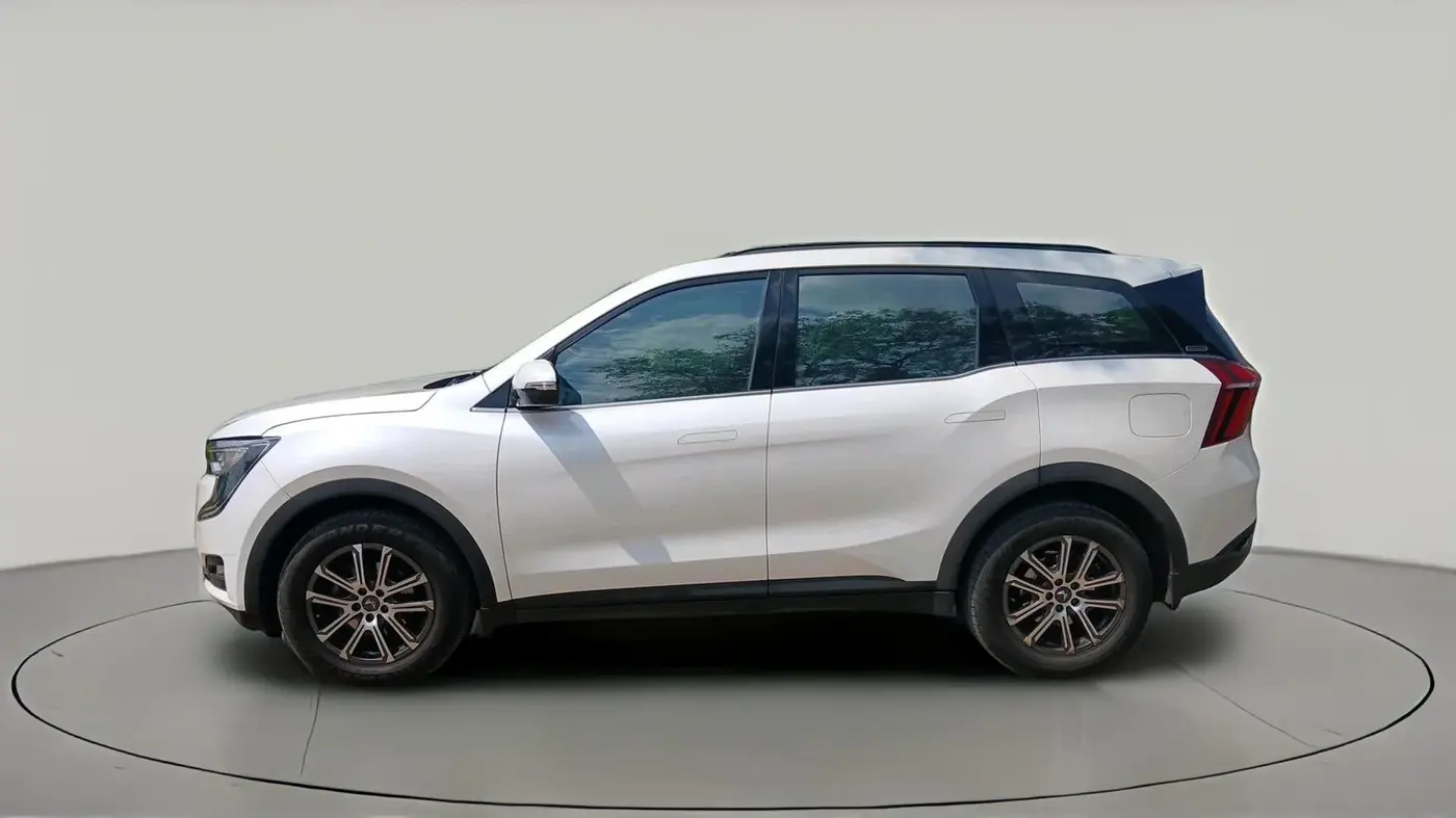 2023 Mahindra XUV700 AX 7 D AT 7 STR, Diesel, Automatic, 39,836 km, exterior