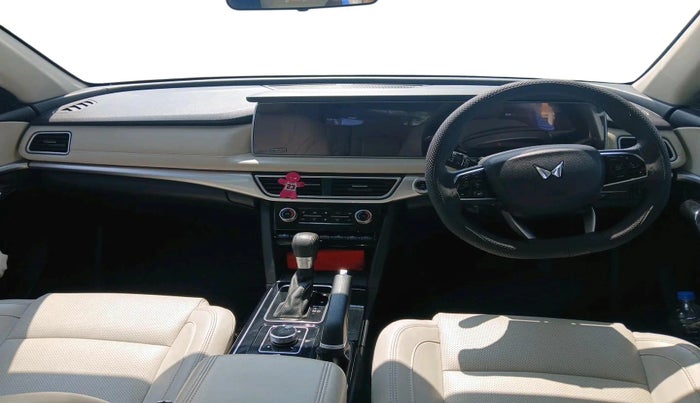 2023 Mahindra XUV700 AX 7 D AT 7 STR, Diesel, Automatic, 39,836 km, interior