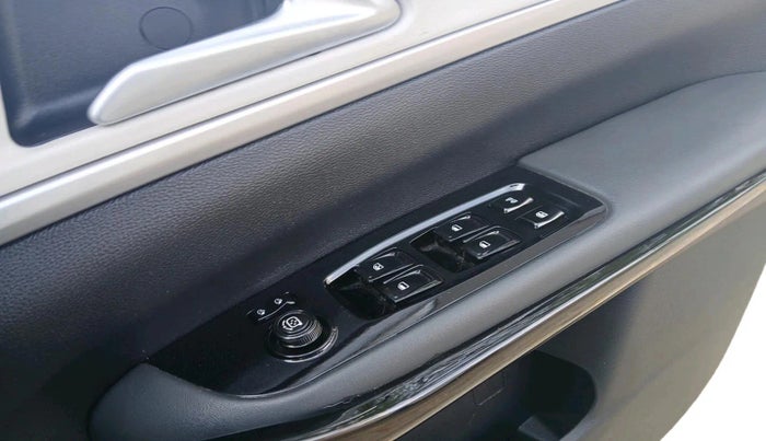 2023 Mahindra XUV700 AX 7 D AT 7 STR, Diesel, Automatic, 39,836 km, interior