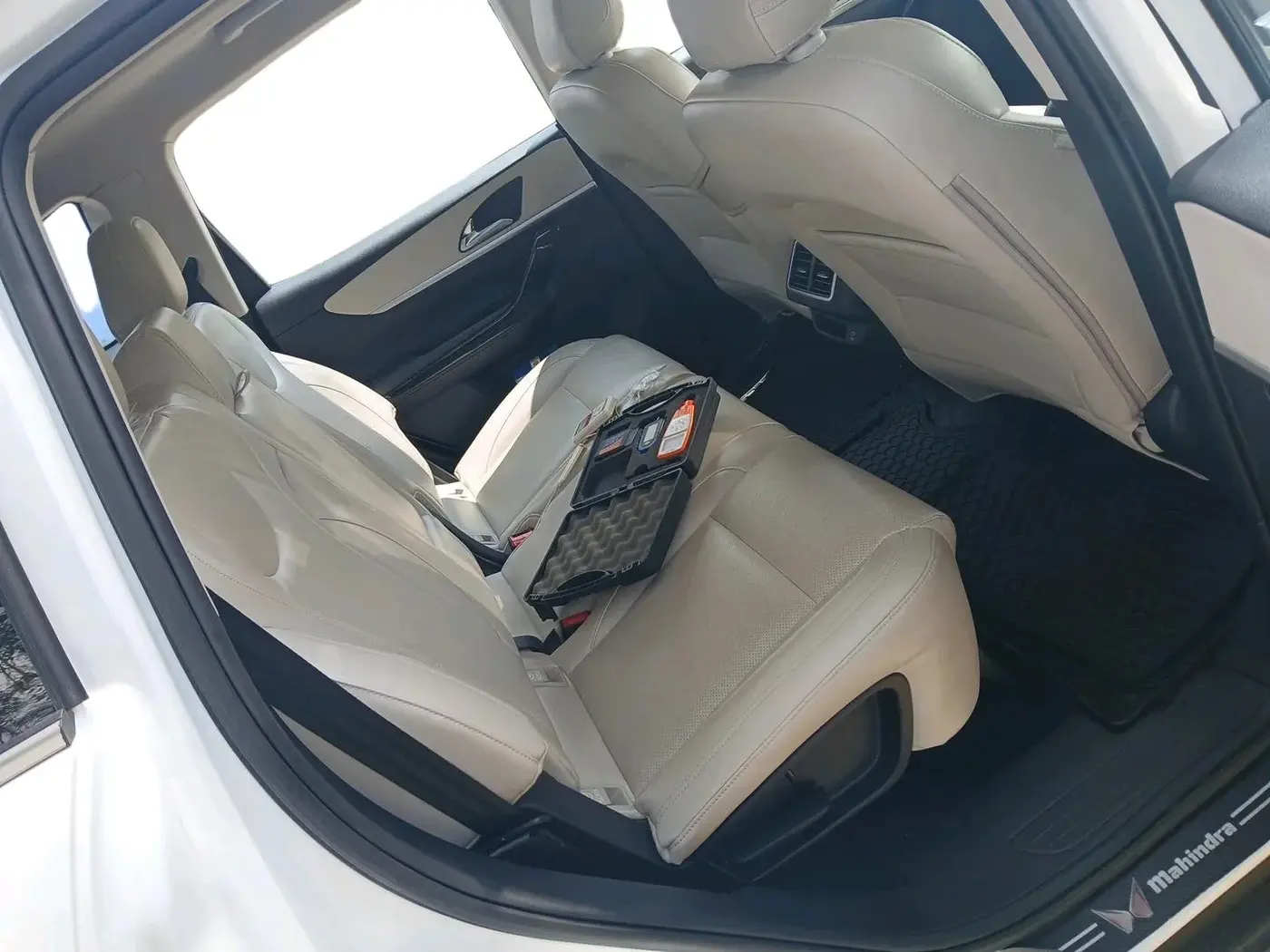 2023 Mahindra XUV700 AX 7 D AT 7 STR, Diesel, Automatic, 39,836 km, interior