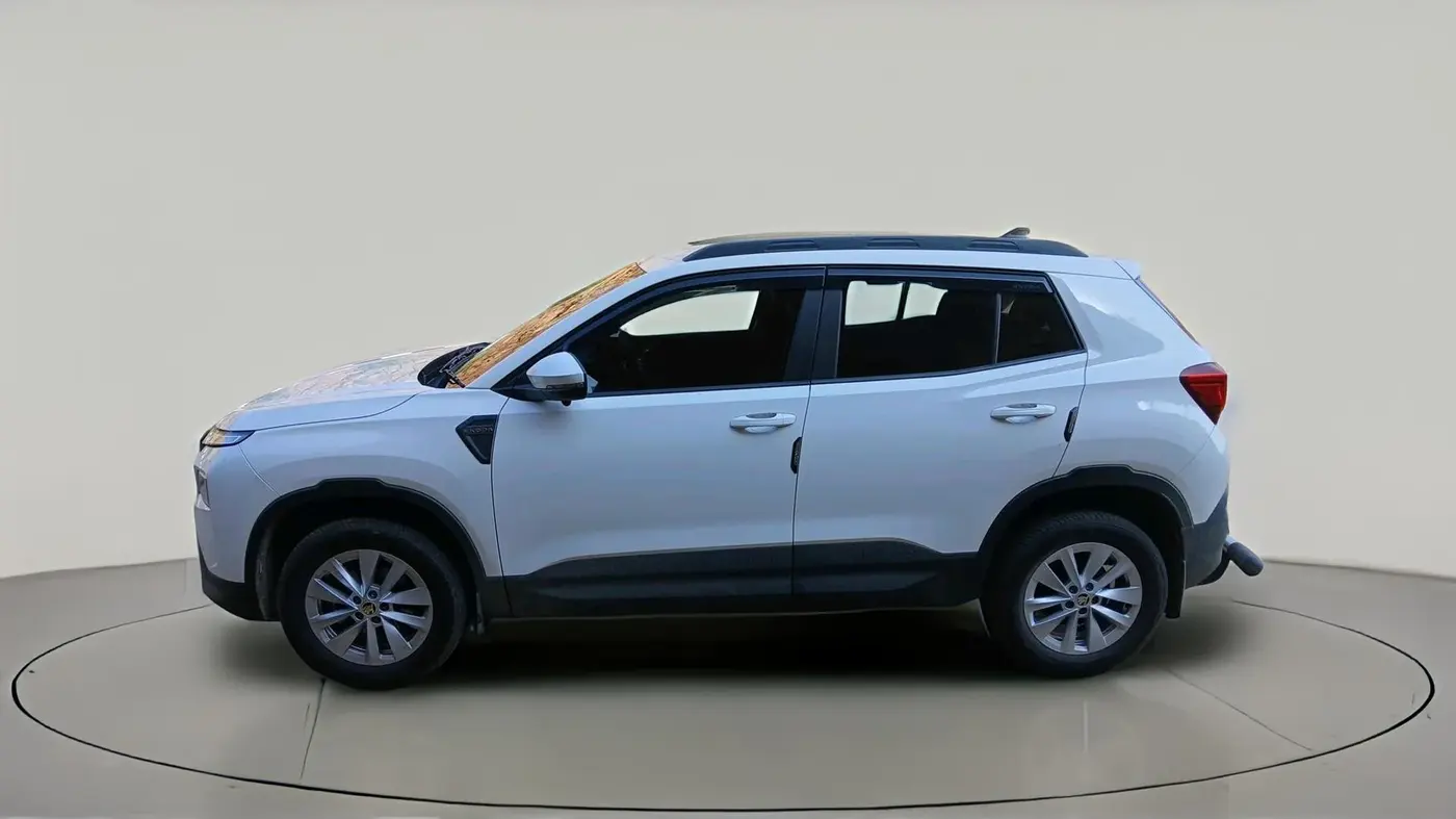 2025 Skoda Kylaq Signature, Petrol, Manual, 4,127 km, exterior