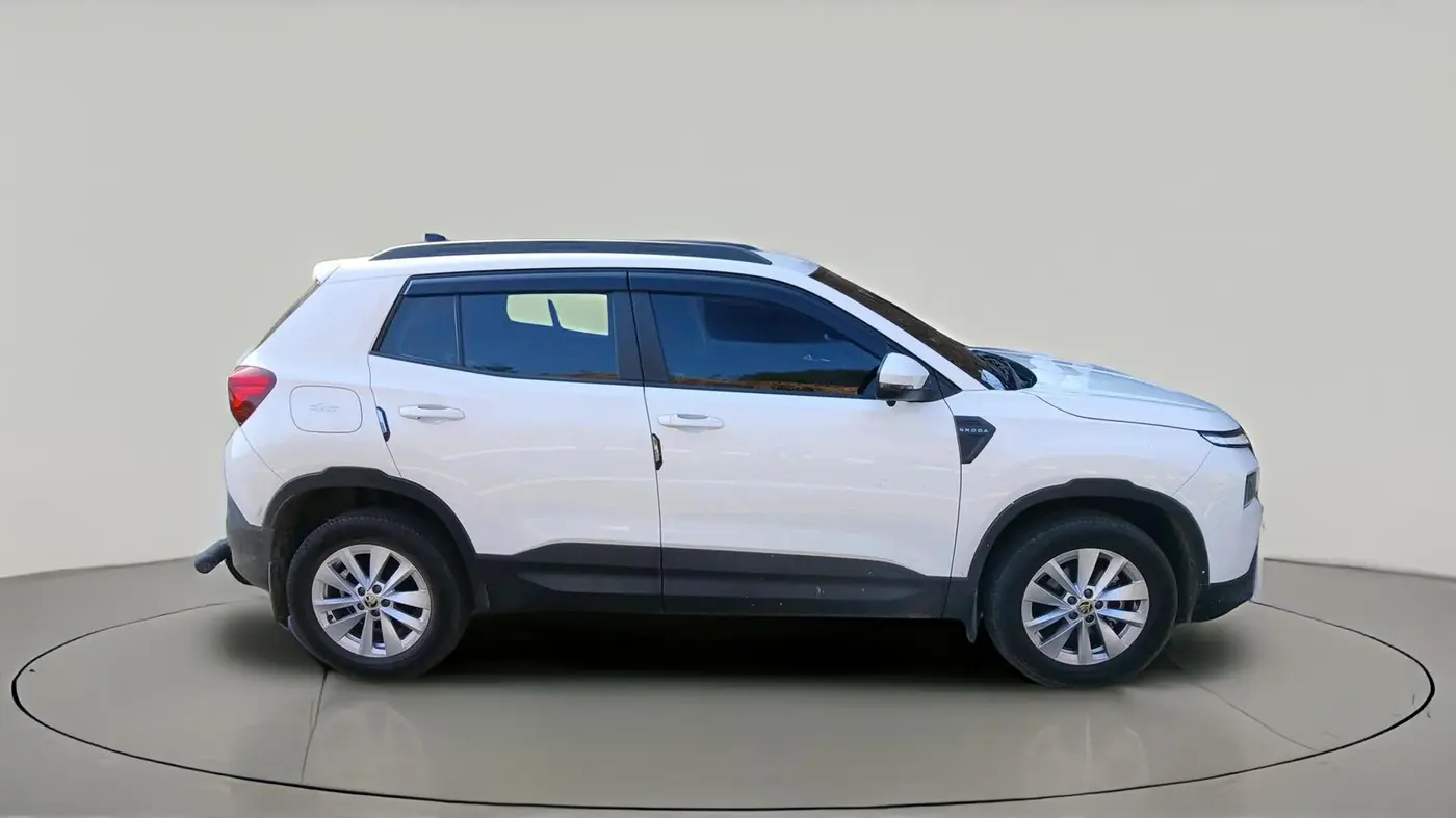 2025 Skoda Kylaq Signature, Petrol, Manual, 4,127 km, exterior